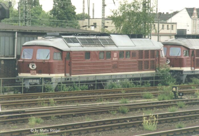 232 451